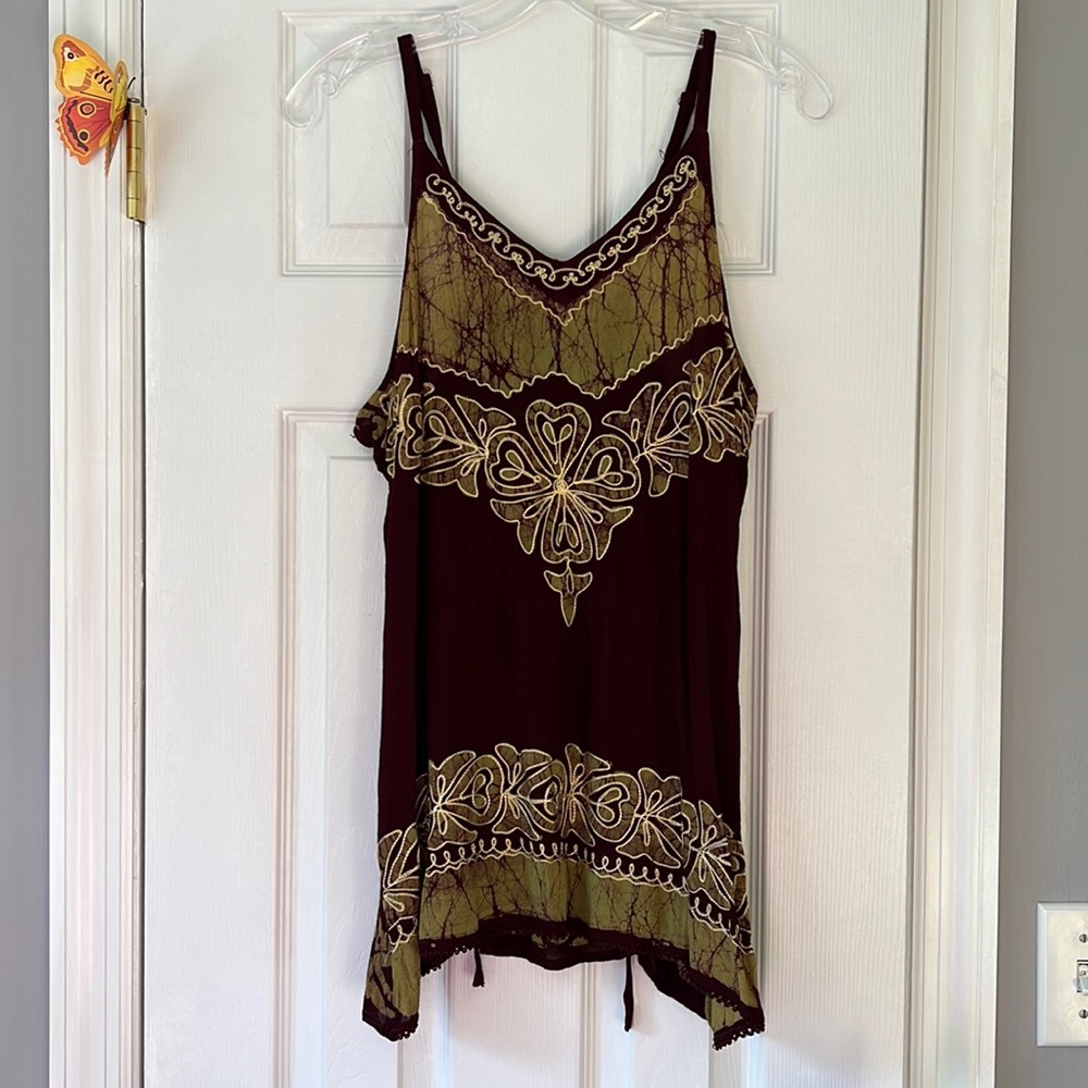 The die tank with embroidery